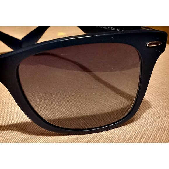 🎅Ray-Ban Wayfarer Liteforce Mens' Sunglasses  RB4195 6331/8G 52 20 150 3N🎅 - Picture 2 of 6